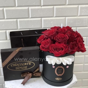  Manavgat Florist - 15 Roses and Chocolates in the Box