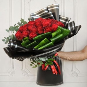 Manavgat Florist - 17 Red Roses Bouquet