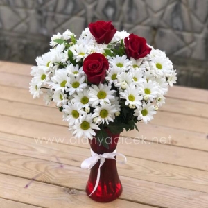  Manavgat Flower Delivery - Daisies in Vase 3 Roses