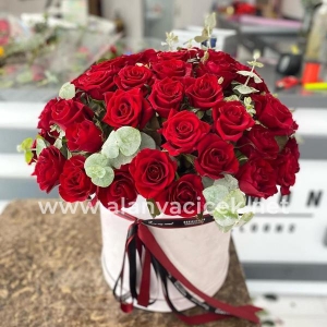  Manavgat Flower Delivery - 35 Roses in a White Box